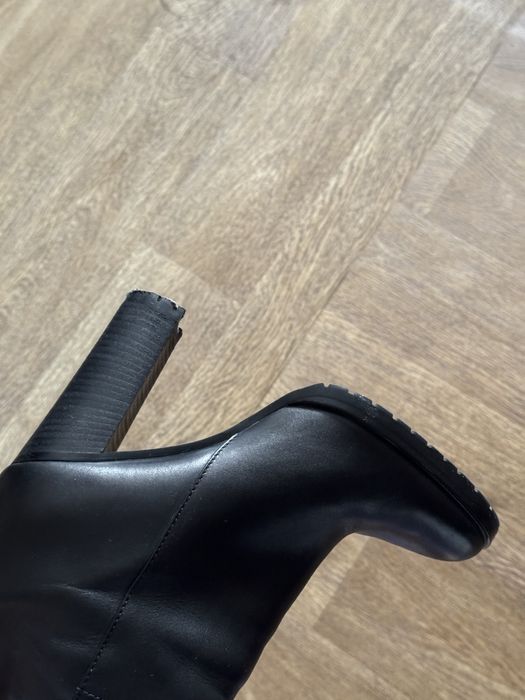 Продам кожаные сапоги basconi