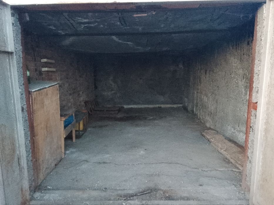 Гараж за 20 домом