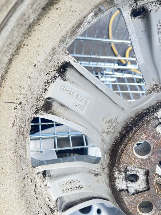 Джанти с гуми BMW 17” прави без забележки,