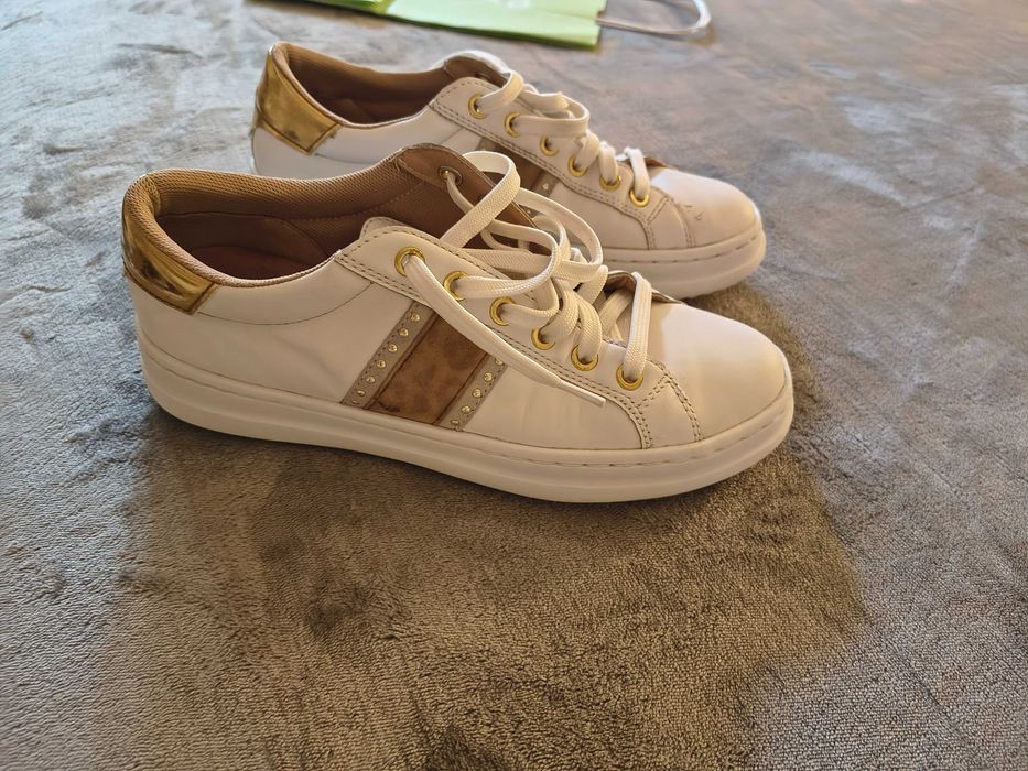 Обувки номера 38