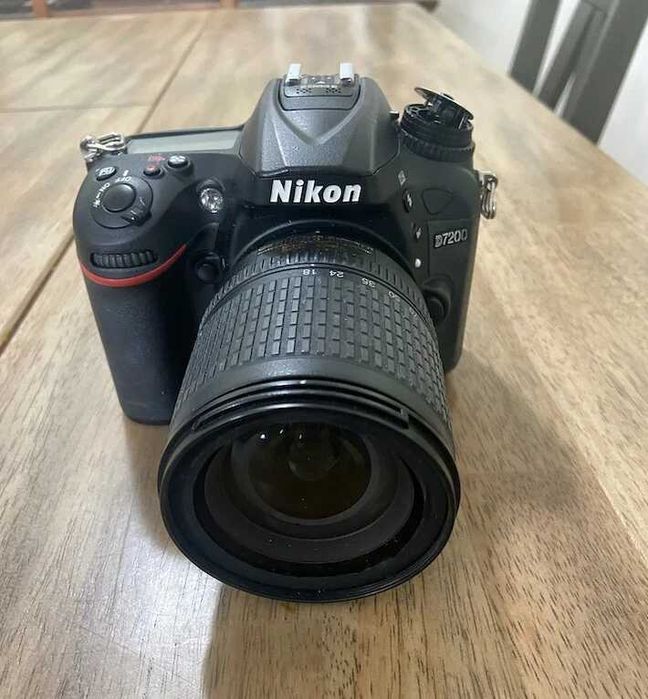 Фотоапарат и обектив Nikon D7200 AF-S NIKKOR 18-135mm