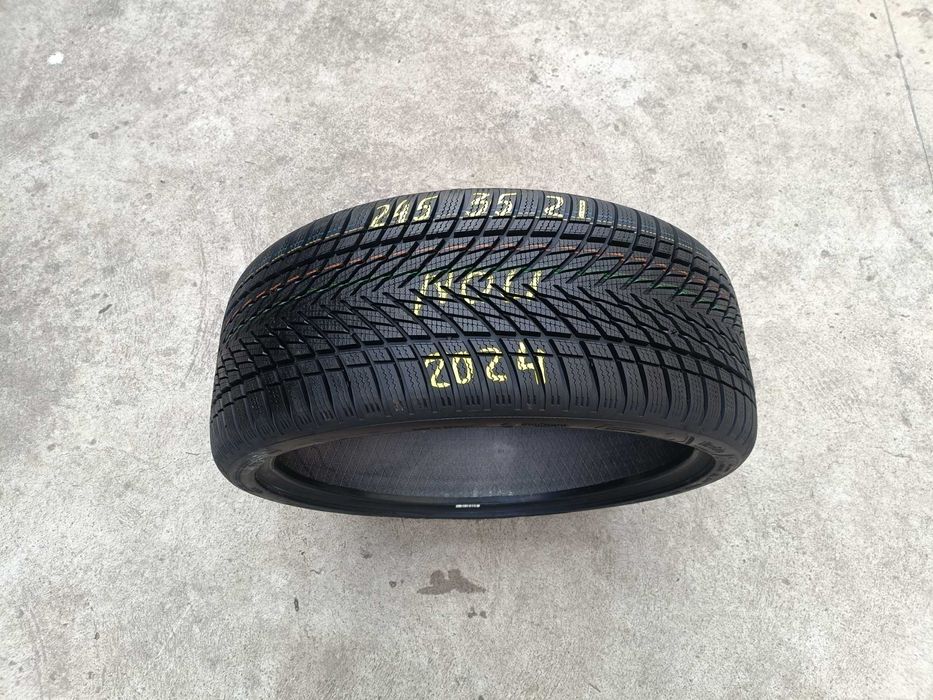 O anvelopa noua de iarna 245 35 21 goodyear ultragrip performance 3