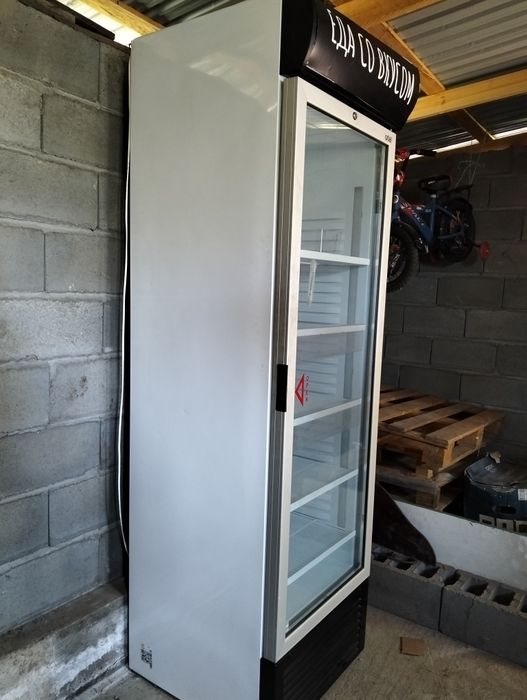 Продам витриный холодильник