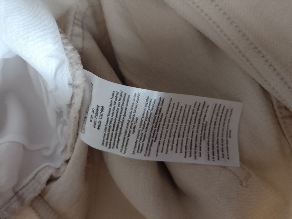 Pantaloni elastici cu talie înaltă