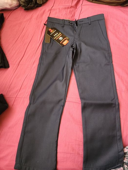 Продаются школьные брюки на мальчика 5-6-7 лет,смотря какой рост
