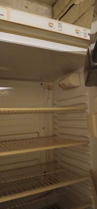 Хладилник с долна камера