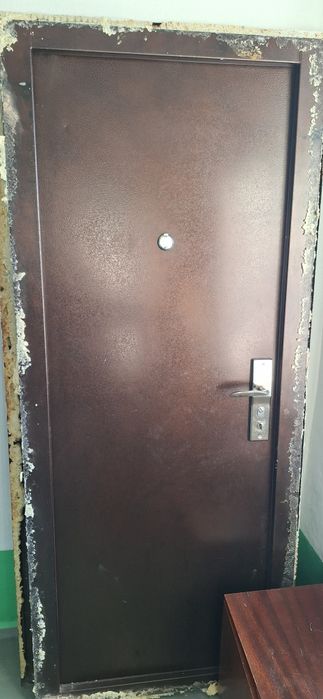 Продам входную дверь