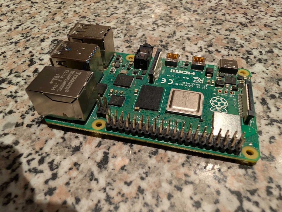 Raspberry Pi 4 Model B 4GB RAM с кутия и охлаждане
