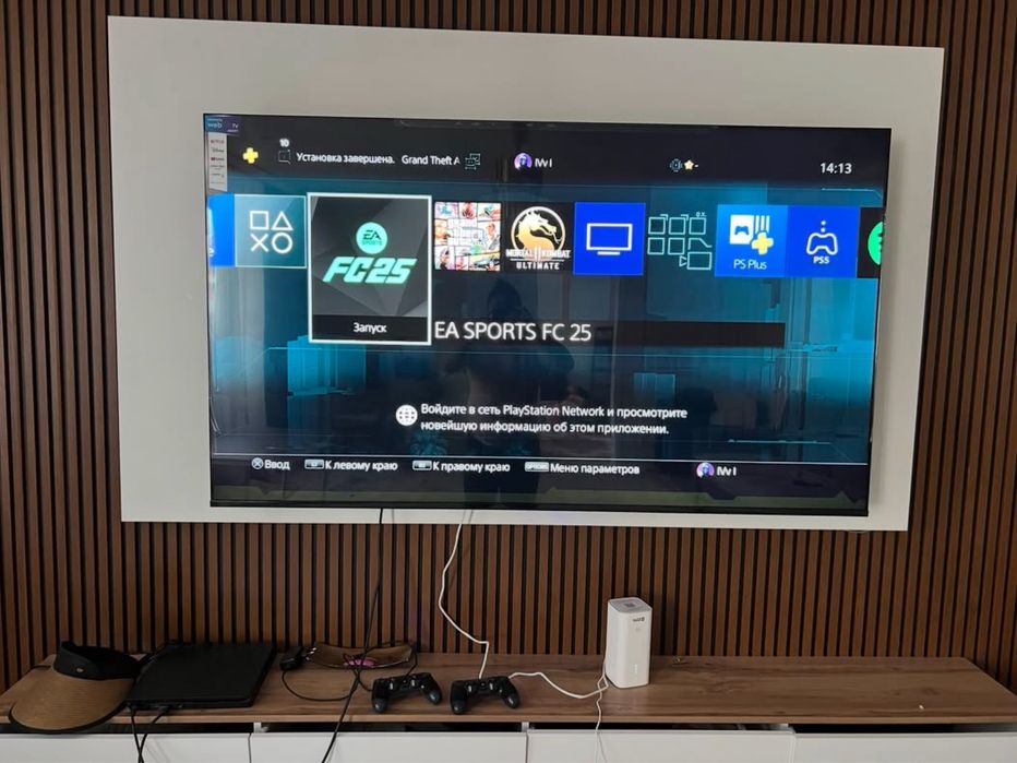 PlayStation 4 Slim 500 GB + 2 джойстика + игры