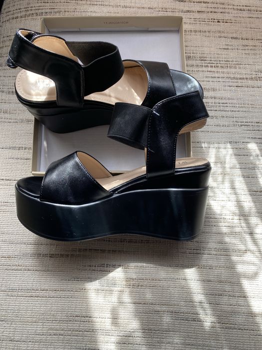 Дамски сандали на платформа