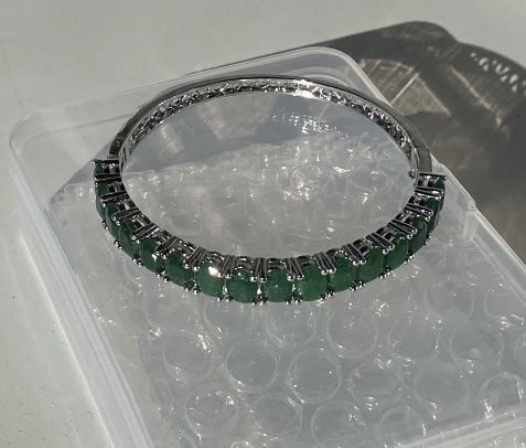 Гривна  и пръстен с естествени изумруди, смарадги и колие с мойсанити