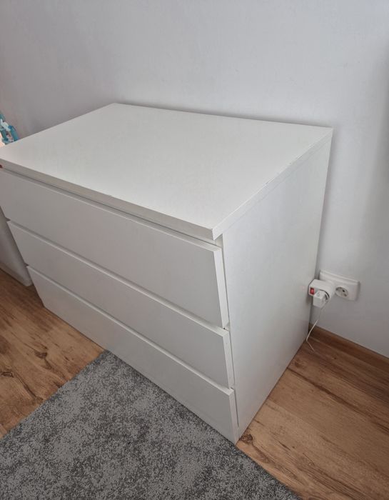 Comodă IKEA albă cu 3 sertare 300 Lei fix