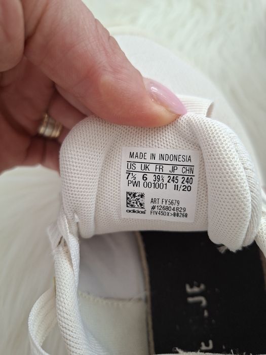 Adidași nr 39 se potrivesc pentru 38 24.5 cm interior