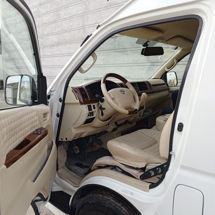Toyota Hiace sotiladi