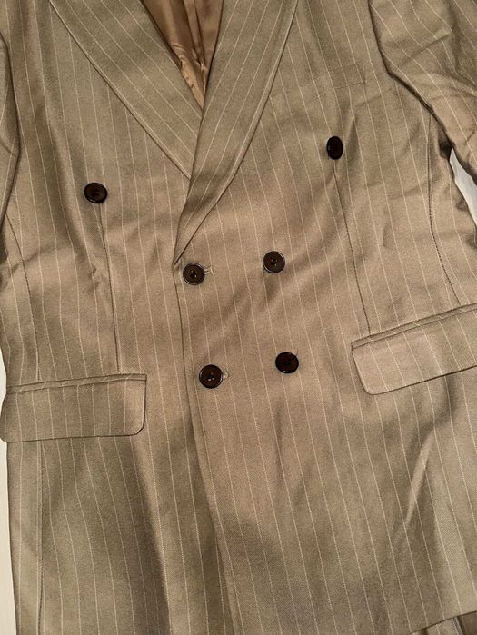 Чисто Нов Костюм