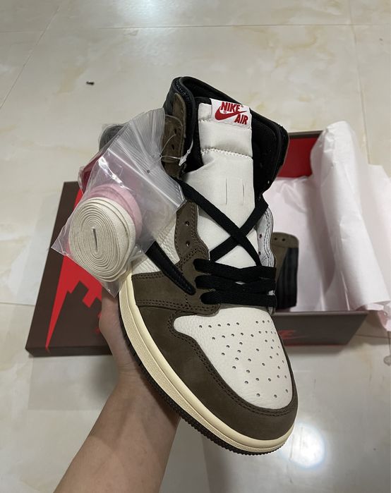 Air Jordan 1 Retro High x Travis Scott Mocha