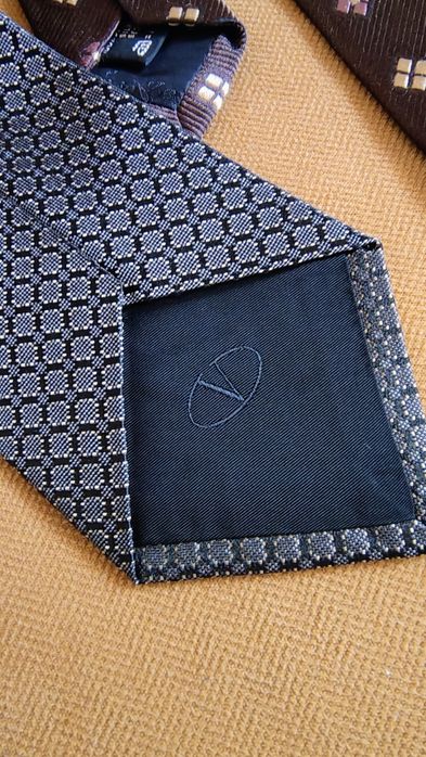 Вратовръзки Ermenegildo Zegna и Valentino