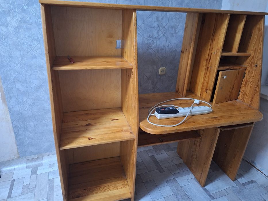 Продам деревянный стол