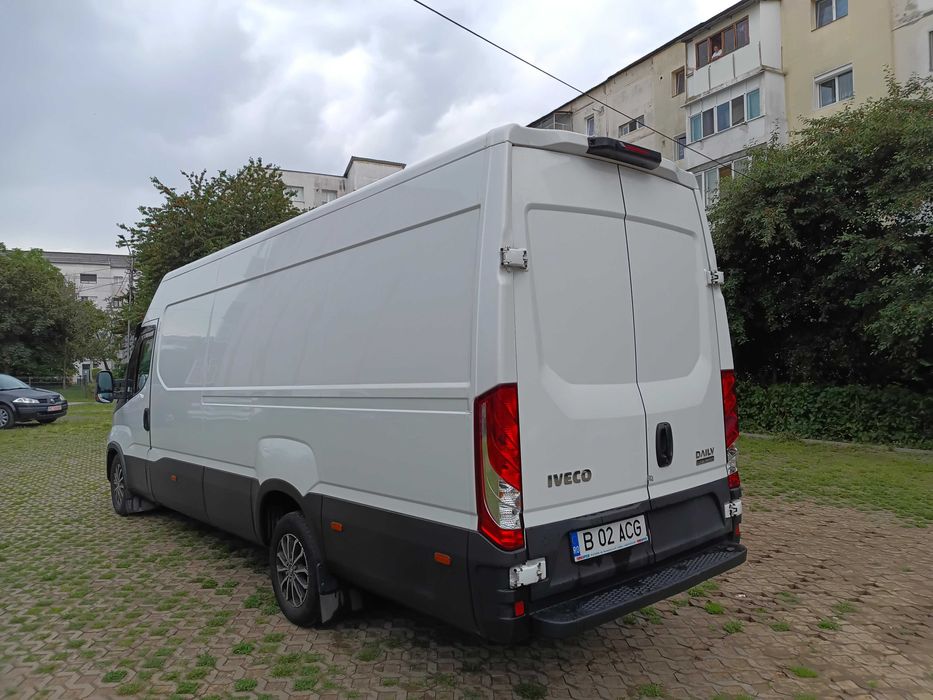vand sau schimb Iveco daily se conduce cu B, 3.0 automata 180cp perne aer AC sirocou pat rabatabil