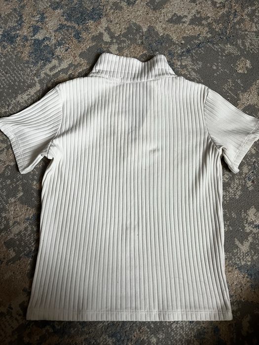 Продам белую футболку поло