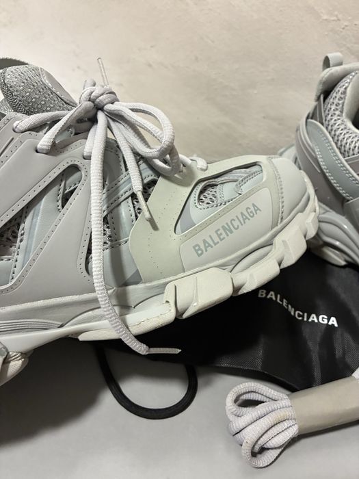 vand balenciaga track marime 42