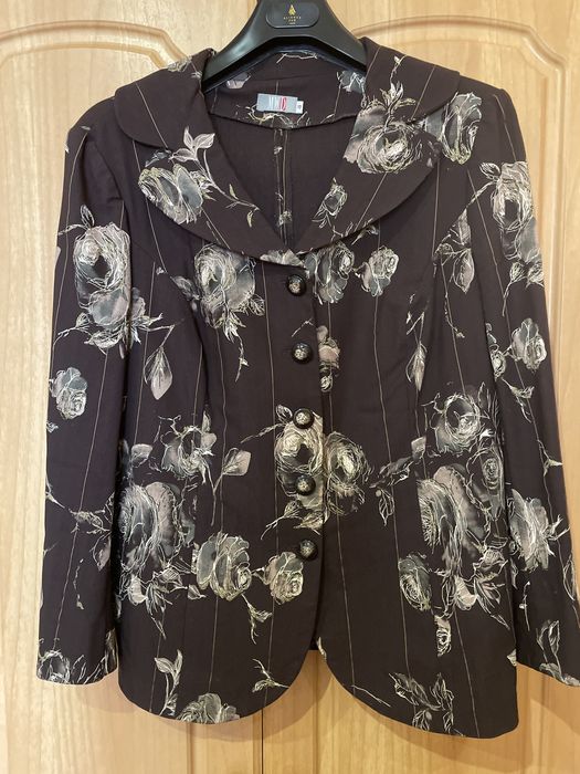 Продам женский костюм