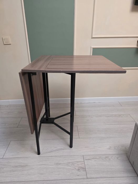 Стол-книжка элегантная