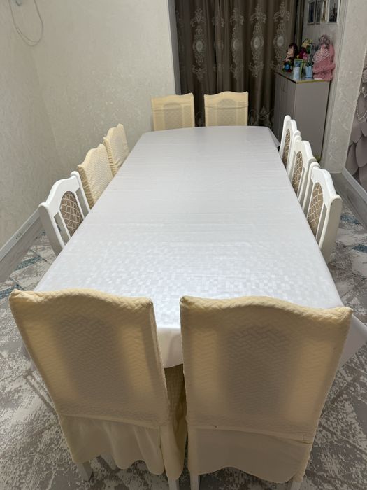 Стол және орындықтарымен сатылады!