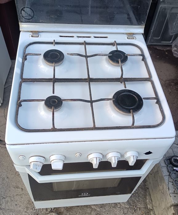 Газовую плиту продам