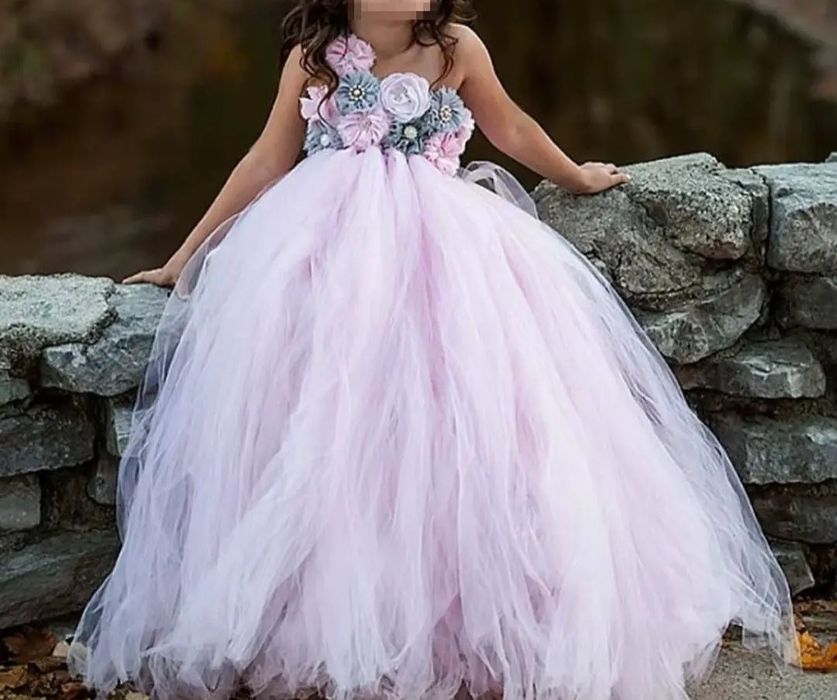 Нарядное праздничное платье для девочки 7- 9 лет