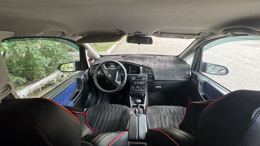 Opel Zafira 2.2 2000г