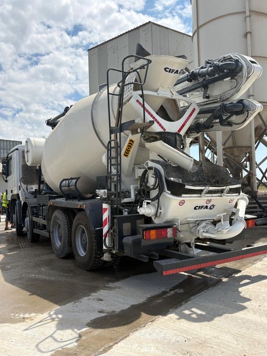 Se vinde pompa beton