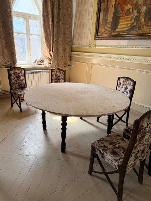 Стол круглый большой