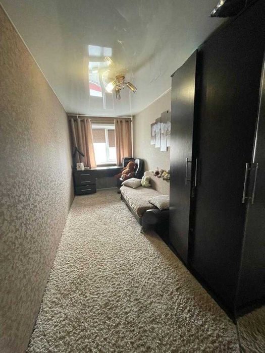 продается 3 комн квартира