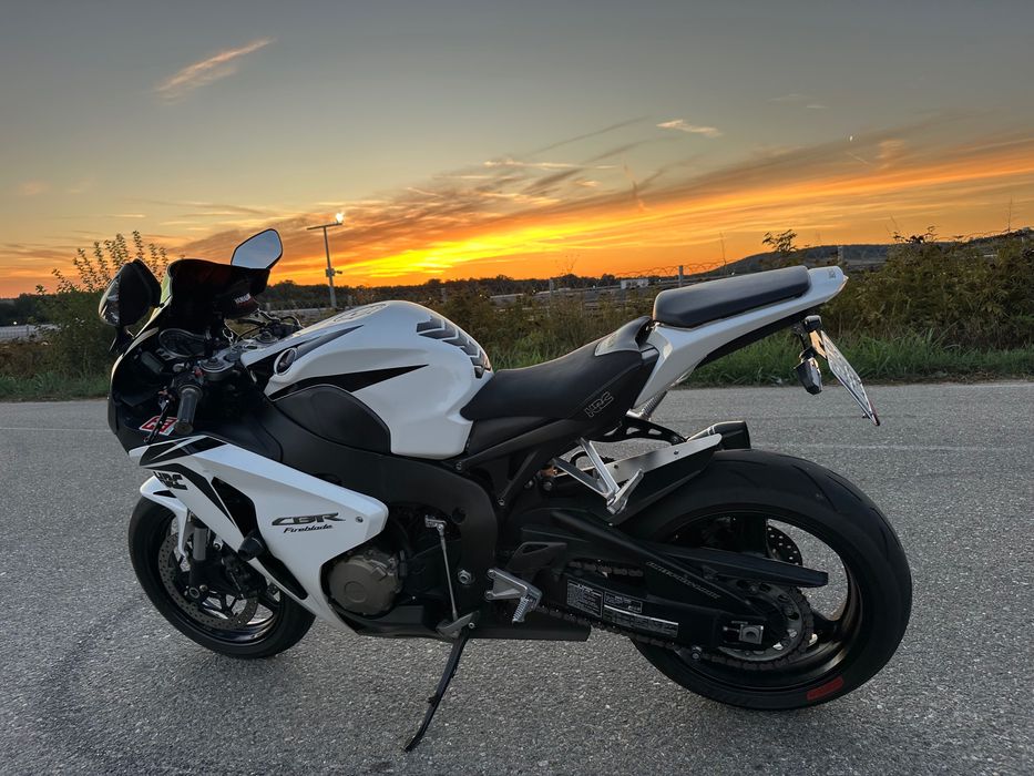 Honda cbr 1000 rr fireblade