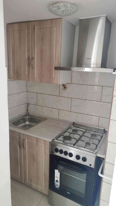 Particular închiriez garsonieră decomandată  40mp,Brazdă,complex vechi,vis a vis de restaurant La Rocca.