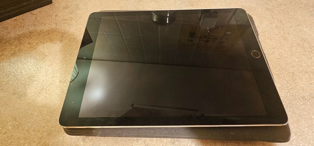 Apple Ipad Pro  64GB  1st gen A1674 Wifi+Celular