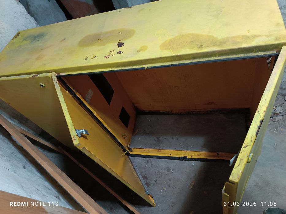 Метален шкаф за машини и инструменти