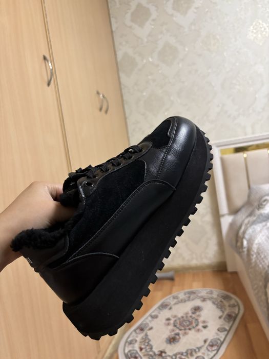 Продаю кроссовки