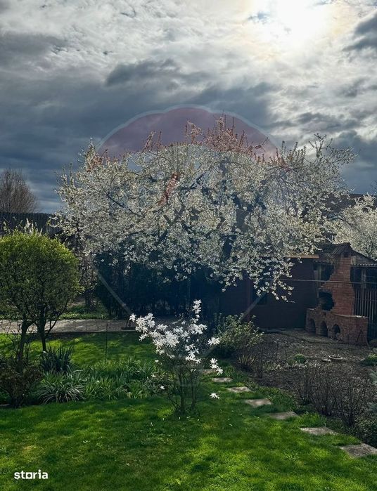 Casă / Vilă cu 8 camere de vânzare în zona Central
