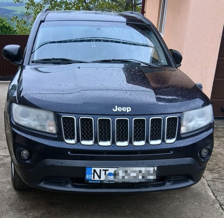 Vand autoturisme pentru desmembrari