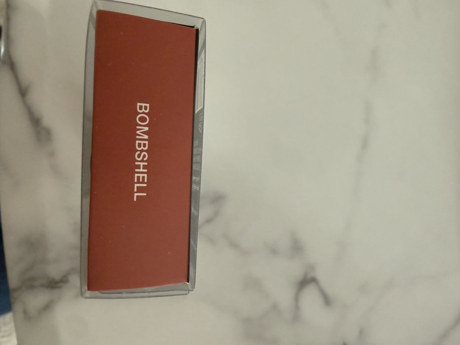 Huda Beauty liquid matte Bombshell