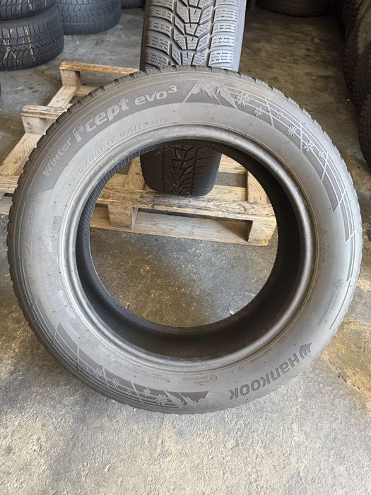 2 anvelope iarna 215/60/17 Hankook!
