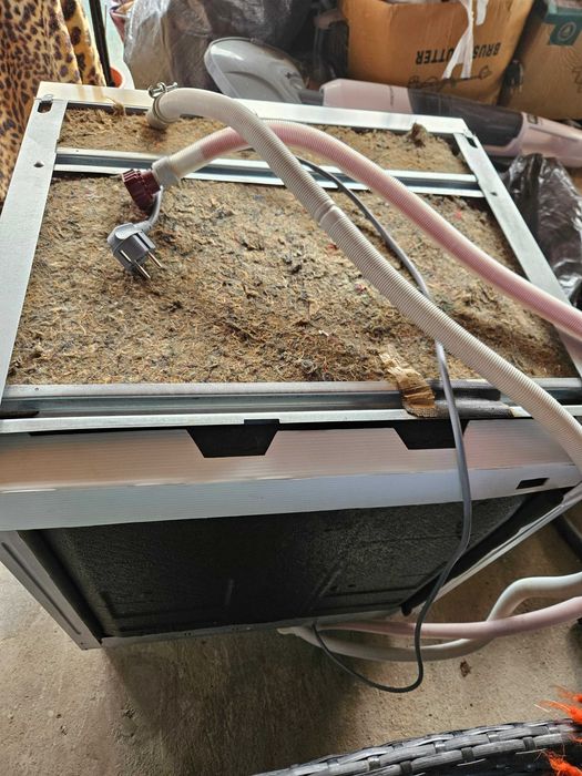 Продавам съдомиялна машина ADG 8315 IX Whirlpool внос от Нидерландия