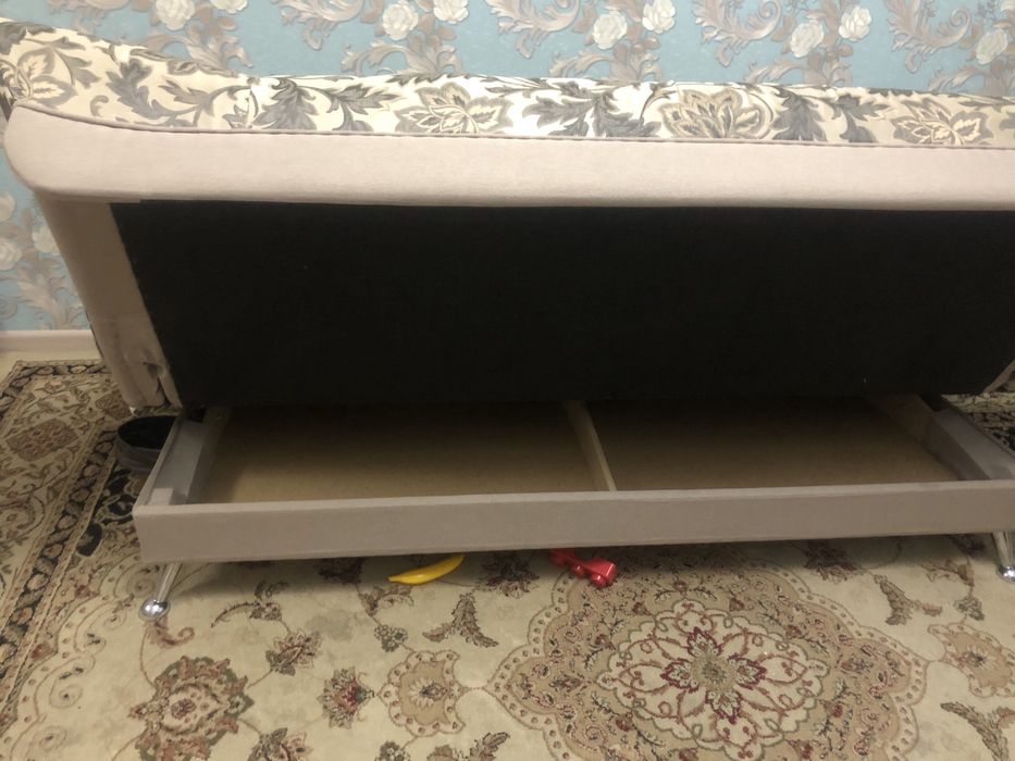 Расклодной диван большой очень удобный