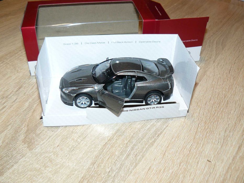 Macheta Auto De Colectie NISSAN GT-R R35 Scara 1:36,Noua,De KINSMART