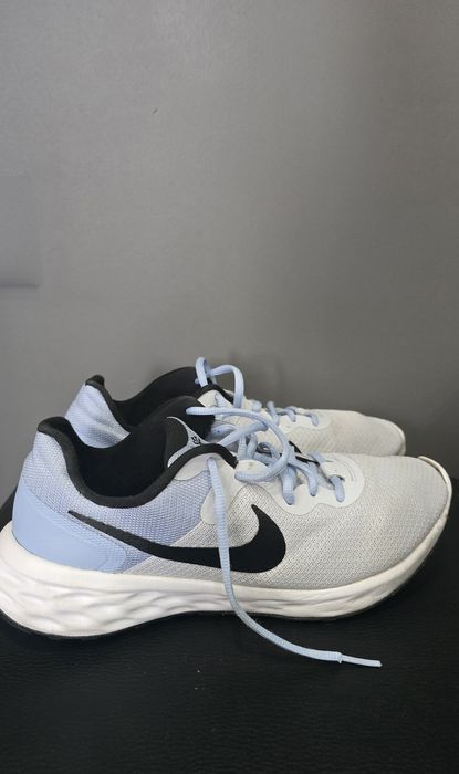 Продавам обувки Nike Revolution 6