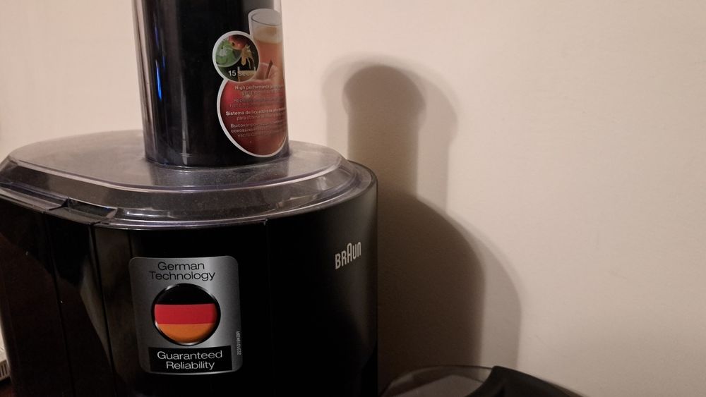 Соковыжималка с этикеткой