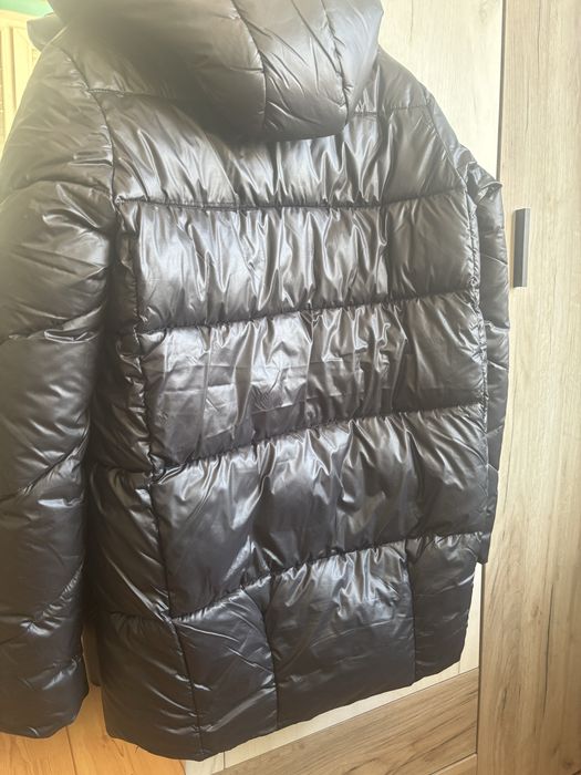 Зимно черно яке.