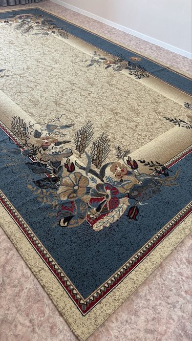 Ковер в хорошем состоянии